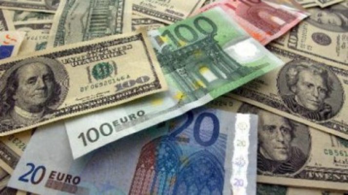 Un nou minim istoric pentru leu. Euro a sărit de 4,55 lei